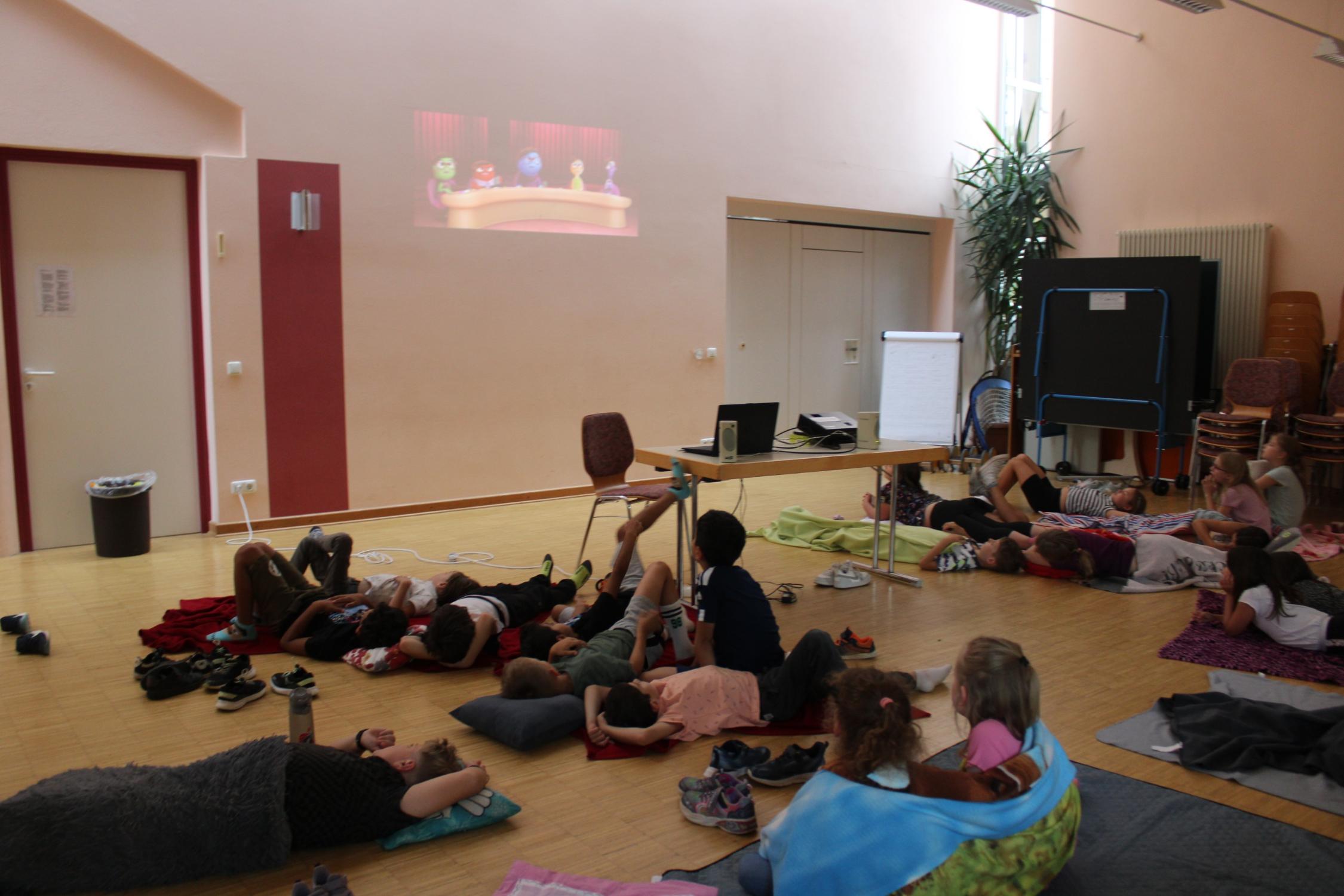 Überraschungsparty und Verabschiedung der „School-Kids'